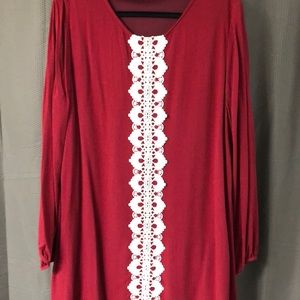 Large, long-sleeve women’s shift dress/Crimson